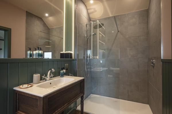 Monkstadt 1745 Room 22 Beaton's Sea View Garden Suite